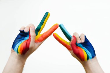 El, gökkuşağı bayrağı gibi boyanmış. LGBTQ konsepti. LGBT 'yi kapat.