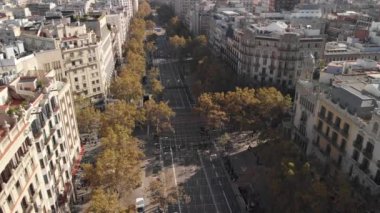 Passeig de Gracia 'nın üzerinden uç. Barselona