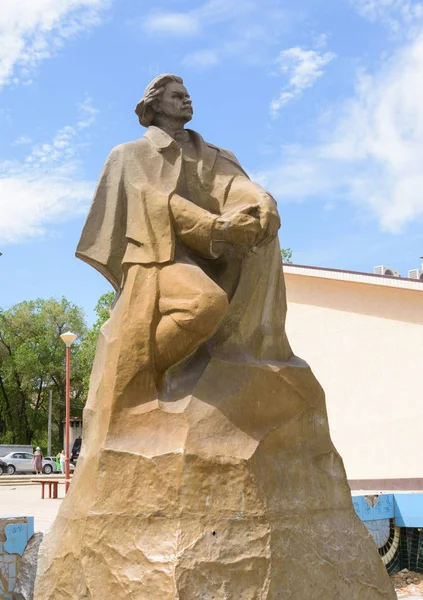 Volgograd Rusya Mayıs 2018 Maksim Gorki Anıt Bir Alüminyum Bitkisinin — Stok fotoğraf