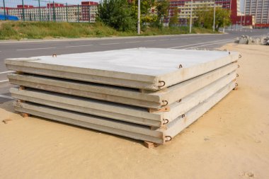 Bir yığın inşaat sahasında benton plakaların