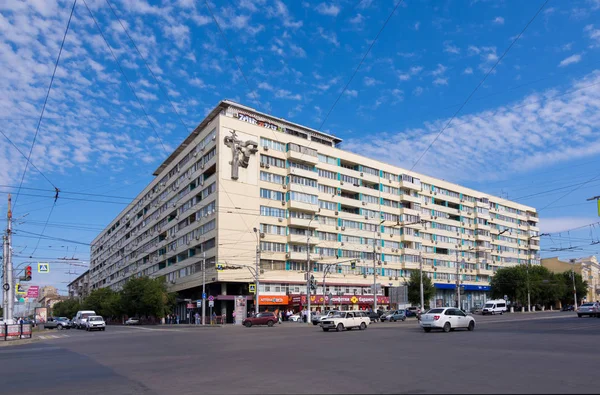 Volgograd. Ryssland-september 7, 2019. hörnet av Krasnoznamenskaya Street och Lenin Avenue — Stockfoto