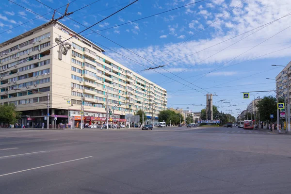 Volgograd. Ryssland-september 7, 2019. Utsikt från Astrakhan Bridge till Lenin Avenue — Stockfoto