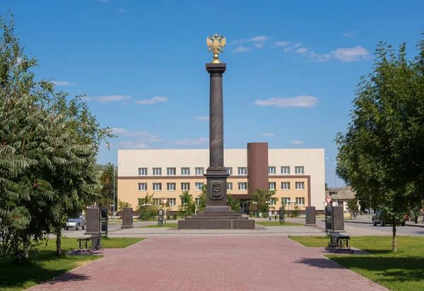 Kalach-on-Don. Russie-8 septembre 2019. Stella commémorative "Ville de gloire militaire" sur le boulevard du 300e anniversaire de la ville — Photo