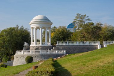 Volgograd. Rusya- 29 Eylül 2019. 62. Ordu'nun adını taşıyan Volgograd şehrinin merkez setinin Rotunda'sının görünümü