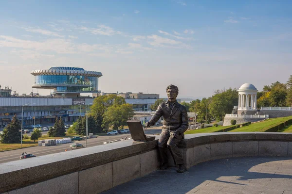 Volgograd. Ryssland-29 september, 2019. Skulptur av Volgograd konstnären Victor Losev på den centrala vallen av staden Volgograd uppkallad efter den 62: a armén — Stockfoto