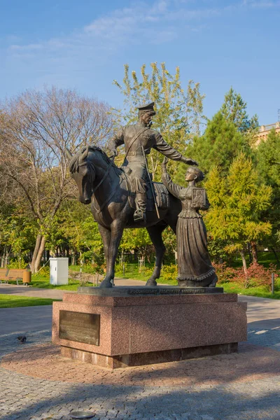 Volgograd. Russie- 29 septembre 2019. Vue du Monument aux Cosaques (Grégoire et Aksinya d'après le roman "Quiet Don "). Photos De Stock Libres De Droits