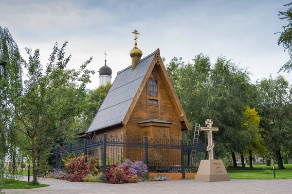 Volgograd. Russie-1er octobre 2019. Chapelle en bois de l'icône de la Mère de Dieu d'Iverskaya près de l'église Saint-Jean-Baptiste Images De Stock Libres De Droits