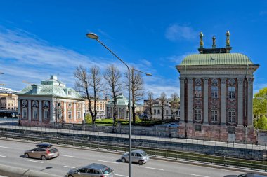 Stockholm, İsveç - 07 Mayıs 2017: Neo-klasik, Barok Riddarhuset (asalet House) Stokholm şehir merkezinde bulunan bir yan görünüm. 1660'ta bitmiş ve Jean de la Vallee mimar tarafından tasarlanmış bina.