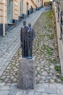 Stockholm, İsveç - 07 Mayıs 2017: Yakın çekim küçük bronz heykel Pustegrand sokak üzerinde İsveç heykeltıraş Thomas Qvarsebo tarafından 