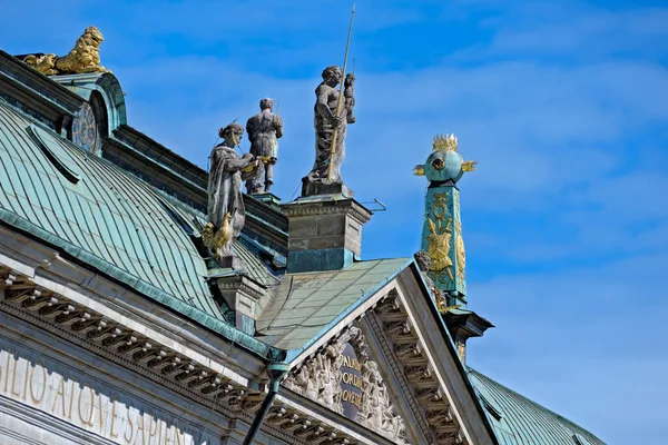 Stockholm Sveç Mayıs 2017 Süslü Altın Kaplama Heykel Riddarhuset Asalet — Stok fotoğraf