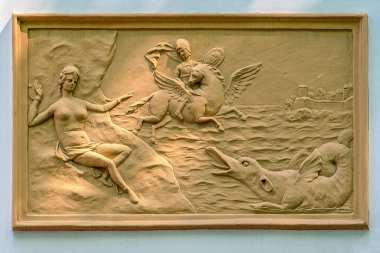 St.Petersburg, Rusya - 07 Haziran 2017: Bir pişmiş toprak kısma Perseus ve Andromeda Yaz Sarayı'nın bir cephesinde Peter büyük yaz bahçesinde.