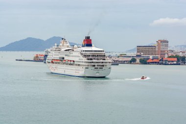 Georgetown, Penang, Malezya - 02 Ocak 2017: Georgetown Harbor'da 'Superstar İkizler' geldiğinde yolcu gemisi Cruise. Gemi 1992 yılında inşa edilmiş ve sahip olduğu ve Star Cruises tarafından işletilen.