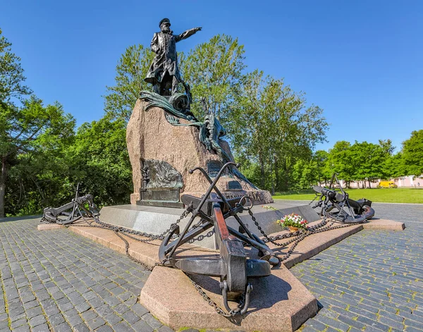 Petersburg Rusia Junio 2017 Monumento Famoso Navegante Ruso Vicealmirante Makarov —  Fotos de Stock