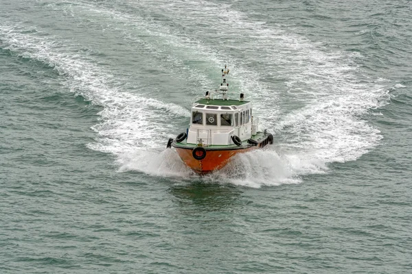 Penang Malaysia Janeiro 2017 Barco Piloto Laranja Branco Chega Para — Fotografia de Stock