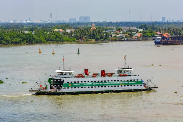 Chi Minh City Saigon Vietnam Abril 2017 Ferry Commuter Atravessando — Fotografia de Stock