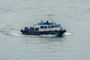 Singapur Boğazı, Malezya - 01 Mar 2017: Off Shore mürettebat gemi neşeli Rachel'in Saingapore Boğazı, Malezya