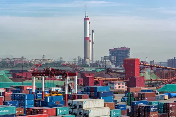 Qingdao China Mayo 2017 Qianwan Container Terminal City Skyline Background —  Fotos de Stock