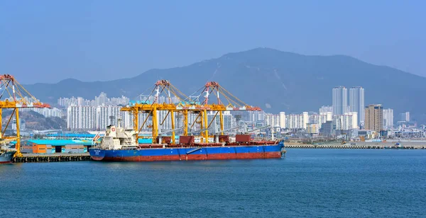 Gwangyang Südkorea März 2017 Sonnenbeschienene Aussicht Auf Das Containerterminal Des — Stockfoto