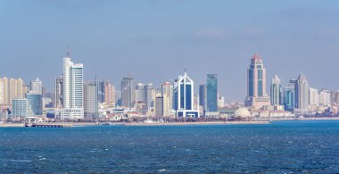 Qingdao, Çin - 20 Ocak 2017: Skyline Çin City Qingdao, bir 