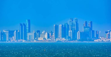 Qingdao, Çin - 20 Ocak 2017: Twilight manzarası Çin City Qingdao, bir 