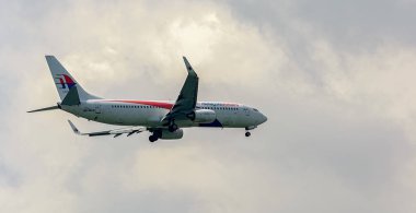 Singapur, Malezya - 04 Nisan 2017: Bir Güneydoğu Asya'nın en büyük ulaşım hub Singapur Changi Havaalanı'ndan Malezya Havayolları Boeing 737-8h6(Wl) kayıt 9m-Mxd ile çıkartıyor.