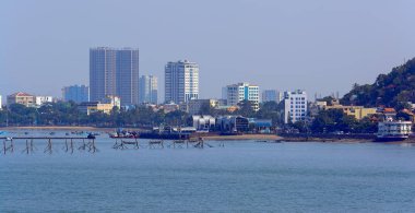 Vung Tau, Vietnam - 29 Ocak 2017: Deniz otobüsü Hızlı Feribot İstasyonu ve gemi limanda hızlı Vung Tau, ülkenin güneyinde bir deniz şehir.