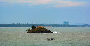 Vung Tau, Vietnam - 26 Şubat 2017: Kış görünümü küçük pagoda tatlım Mieu Ba Adası - Simgesel Yapı Vung Tau şehir Güney Vietnam üzerinde önünde.