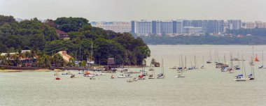 Singapore, Singapur - 04 Nisan 2017: Genel görünümünü Changi Beach Club Singapur Boğazı kıyısında.