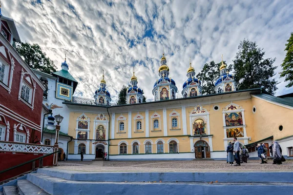 Pechoria Rusia Septiembre 2017 Plaza Uspenskaya Catedral Uspensky Asunción Monasterio — Foto de Stock