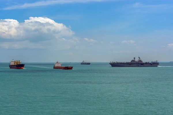 シンガポール海峡 シンガポール 2017 最初のアメリカ艦強襲の Uss アメリカ Lha へのアプローチ チャンギ海軍基地 定期的にスケジュールされたポートにご滞在 — ストック写真