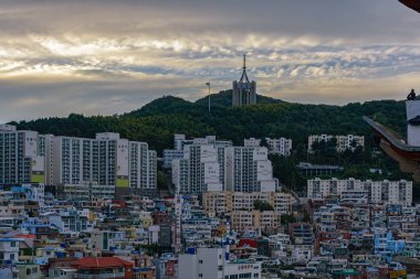 Busan, Güney Kore - Eyl 04, 2017: Skyline Busan, Güney Kore başkenti Seul sonra ikinci büyük kenti.