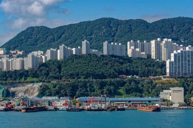 Busan, Güney Kore - 07 Ekim 2017: güneşli gün iç Busan Kuzey limanında coasline genel bakış.