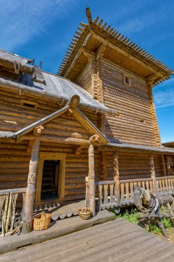 Staraya Russa, Rusya Federasyonu - 20 Mayıs 2018: Müzesi-yeniden eski Rus şehri atmosferi içine atılmak için arkeolojik araştırmalar temel alınarak oluşturulan Ortaçağ rushanin manor,.