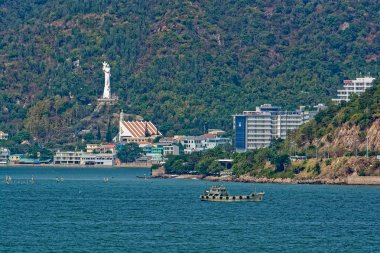 Vung Tau, Vietnam - 13 Ocak 2018: Katolik Kilisesi ve Meryem Ana ve bebek Jesus heykeli, Bai Dau Tapınak, Nui Lon (büyük dağ üzerinde Our Lady).