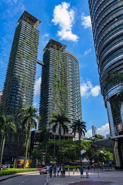 Kuala Lumpur Malasia Enero 2018 Edificio Rascacielos Verde Con Plantas — Foto de Stock
