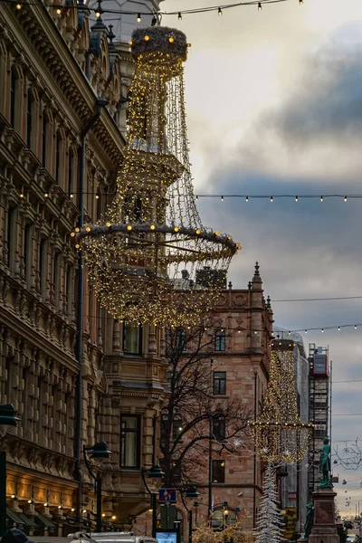 ヘルシンキ フィンランド 2018 クリスマスのきらめきとお祝いヘルシンキの街の明かり フィンランド — ストック写真