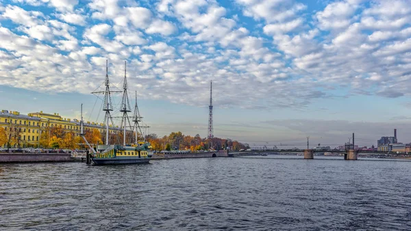Saint-Petersburg, Rusya Federasyonu - 17 Ekim 2018 - yelkenli 