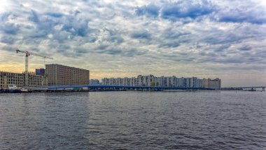 Vasilyevsky Adası bankalar sonbahar Panoraması. Saint-Petersburg, Rusya Federasyonu.