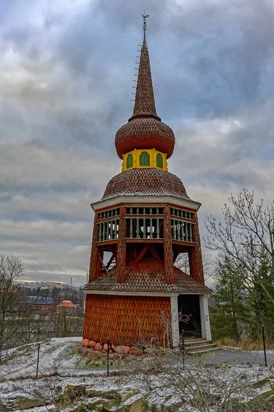 Kış aylarında Stockholm 'de Skansen 'de eski bir çan kulesi. — Stok fotoğraf