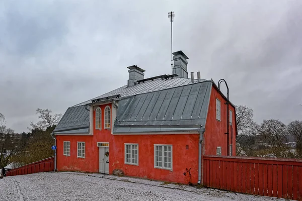 Gatuvy i den gamla delen av staden Borgå på en mulen seger — Stockfoto