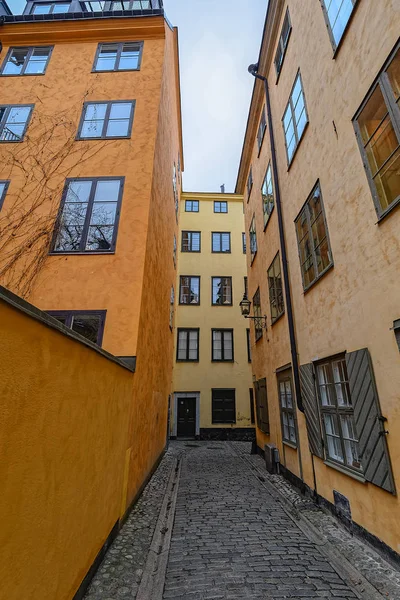 Sweden quaint cobblestone street in picturesque Gamla Stan, Stoc — Stock Photo, Image