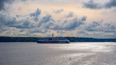 Viking Hattı Feribot gemisi Grace Stockholm Arch ile yelken