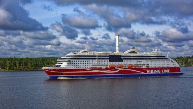 Viking Hattı Feribot gemisi Grace Stockholm Arch ile yelken