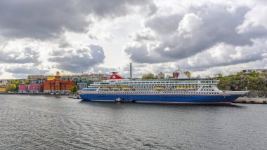 Cruise yolcu gemisi Balmoral (1988) sahibi ve Fred tarafından işletilen
