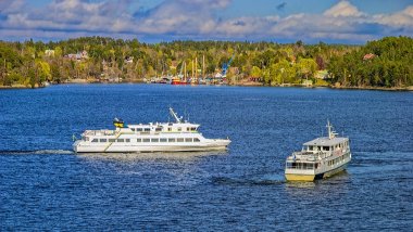 Stockholm takımadalarında tekne trafiği. Su taşımacılığı nda