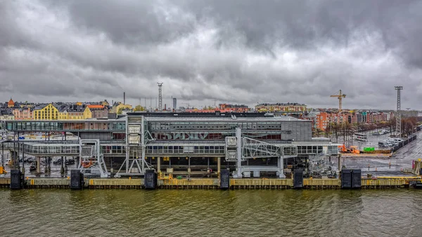 Helsinki főkikötő Viking Line terminál a töltés kat — Stock Fotó