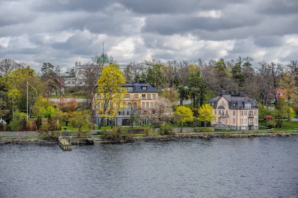 Villa Ekudden op het eiland Djurgarden in Stockholm, Zweden bij overc — Stockfoto