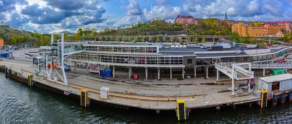Panorama trajektového terminálu Stadsgarden ve Stockholmu. Švédsko. — Stock fotografie