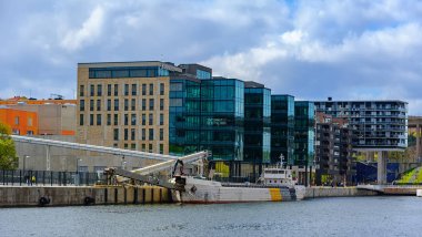 Kendinden tahrikli kum taşıyıcı mavna Jehander 1 boşaltılmış kum th