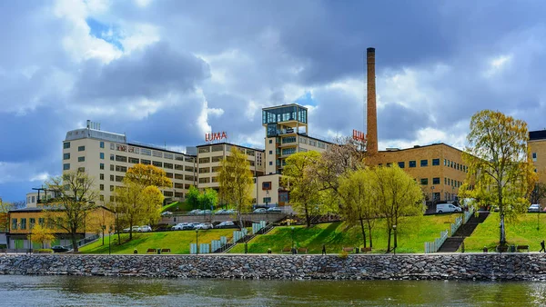 Lumafabriken Works (de luma-fabriek), een historische modernistische lamp — Stockfoto